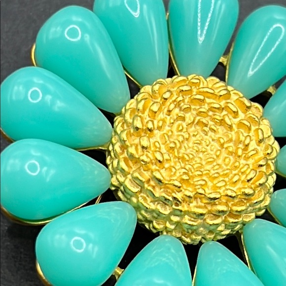 RARE! Vintage Givenchy flower brooch - Picture 3 of 6